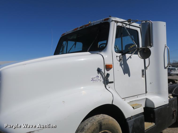 image for item DB8877 1994 International 8300 semi truck