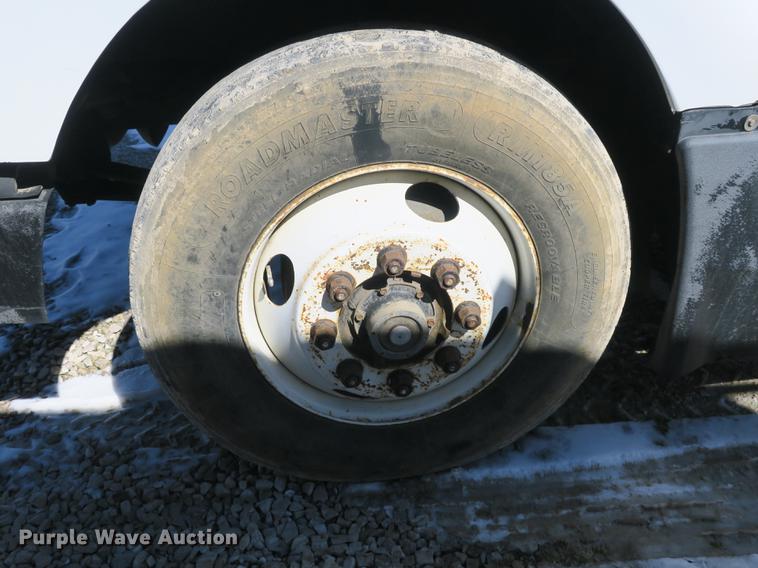 image for item DB8877 1994 International 8300 semi truck