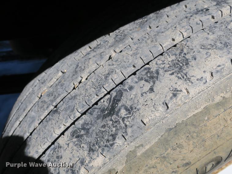 image for item DB8877 1994 International 8300 semi truck