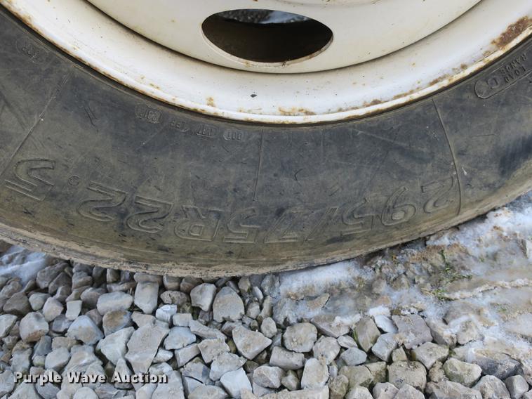 image for item DB8877 1994 International 8300 semi truck