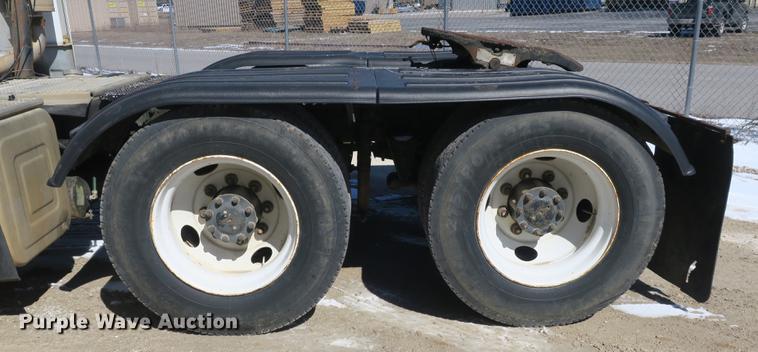 image for item DB8877 1994 International 8300 semi truck