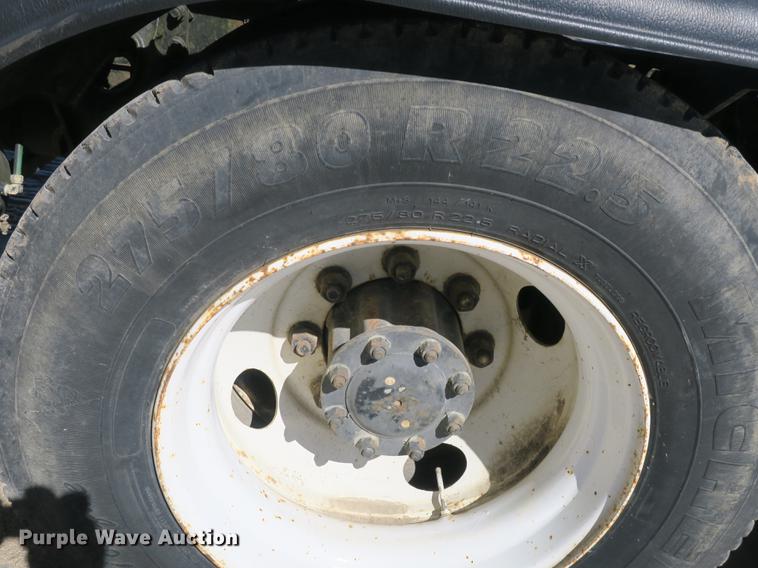 image for item DB8877 1994 International 8300 semi truck