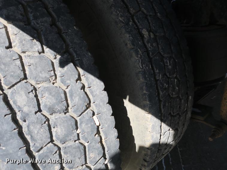 image for item DB8877 1994 International 8300 semi truck