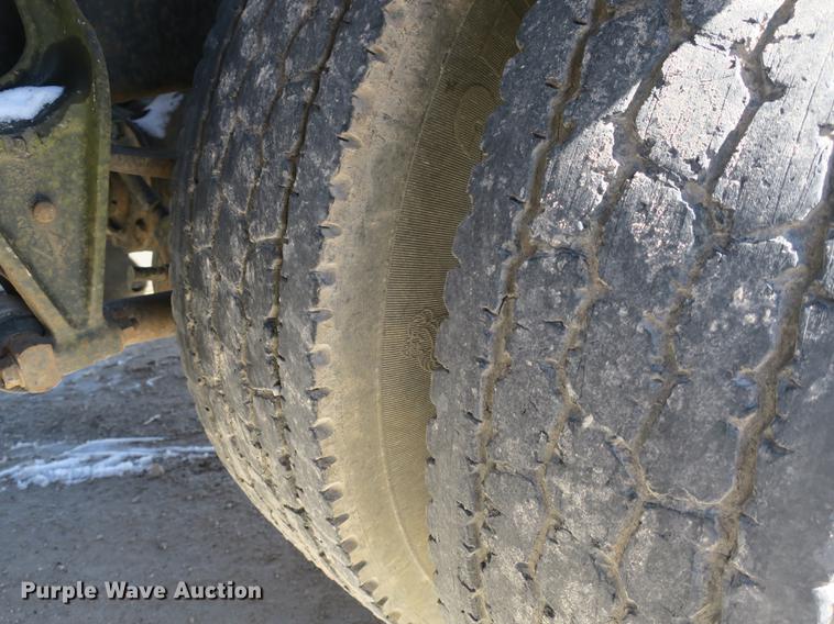 image for item DB8877 1994 International 8300 semi truck