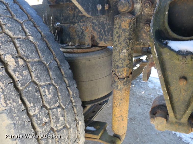 image for item DB8877 1994 International 8300 semi truck