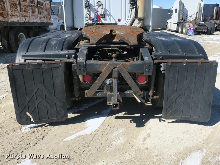 image for item DB8877 1994 International 8300 semi truck