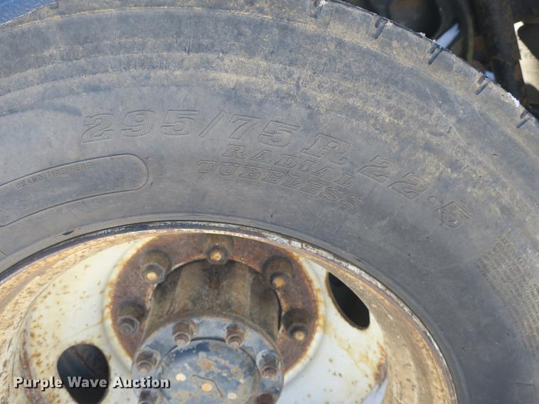 image for item DB8877 1994 International 8300 semi truck