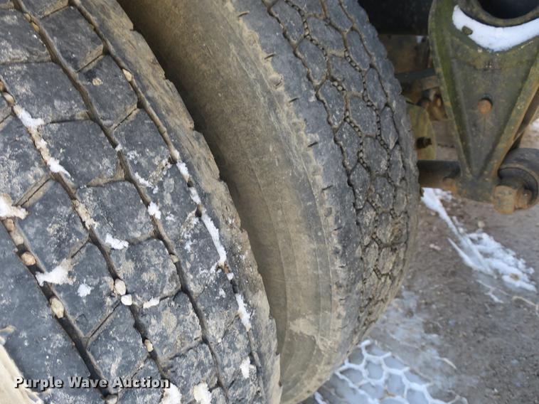 image for item DB8877 1994 International 8300 semi truck