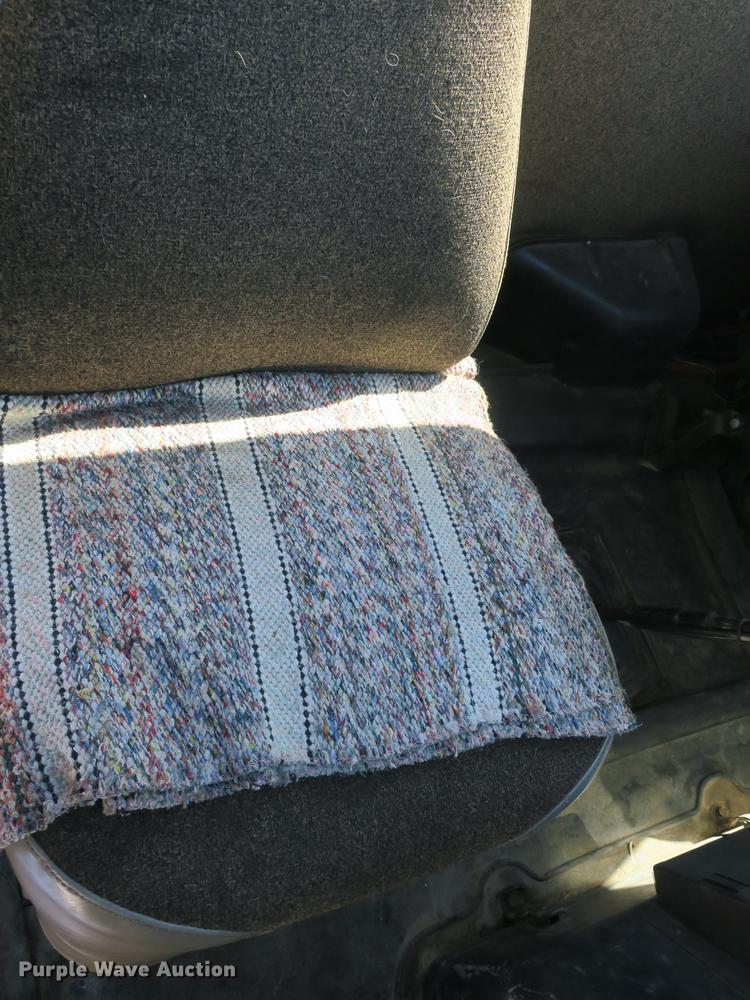 image for item DB8877 1994 International 8300 semi truck