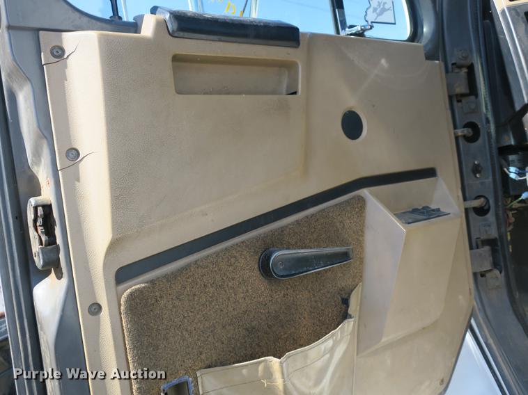 image for item DB8877 1994 International 8300 semi truck