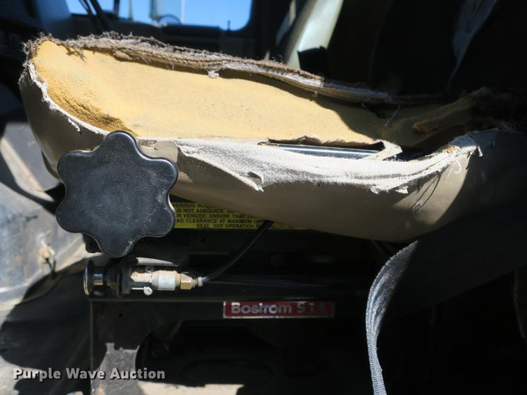 image for item DB8877 1994 International 8300 semi truck