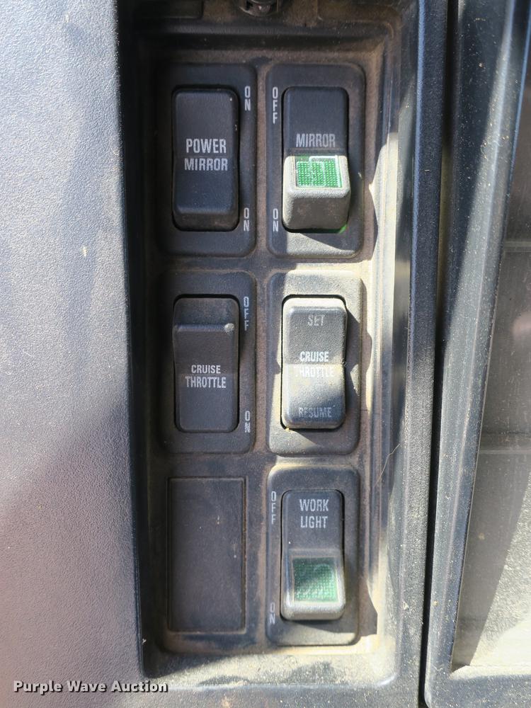 image for item DB8877 1994 International 8300 semi truck