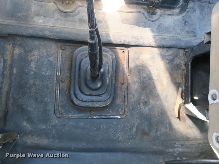 image for item DB8877 1994 International 8300 semi truck