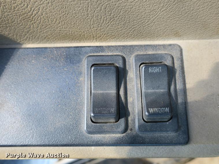 image for item DB8877 1994 International 8300 semi truck