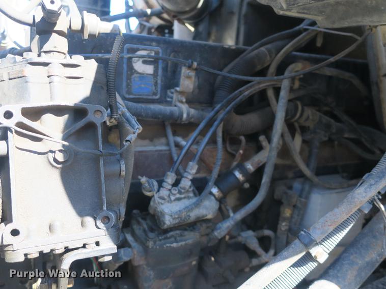 image for item DB8877 1994 International 8300 semi truck