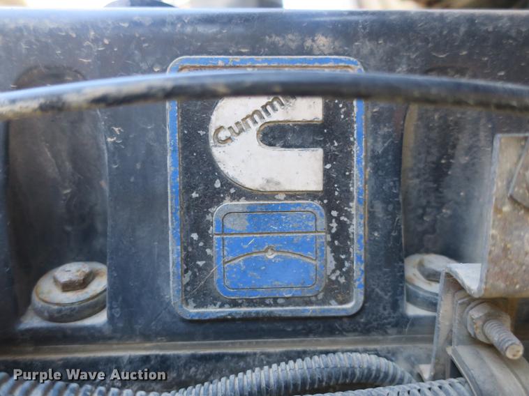 image for item DB8877 1994 International 8300 semi truck