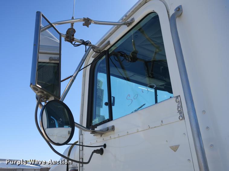 image for item DB8881 1999 International 9100 semi truck