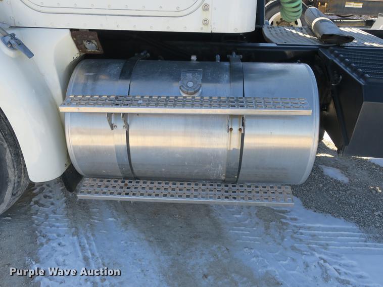 image for item DB8881 1999 International 9100 semi truck