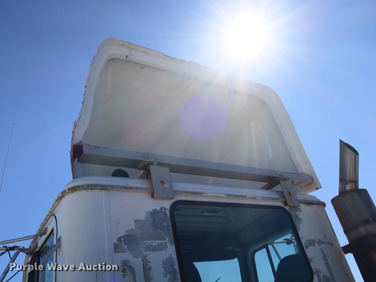 image for item DB8881 1999 International 9100 semi truck