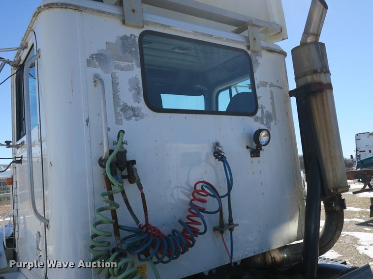 image for item DB8881 1999 International 9100 semi truck