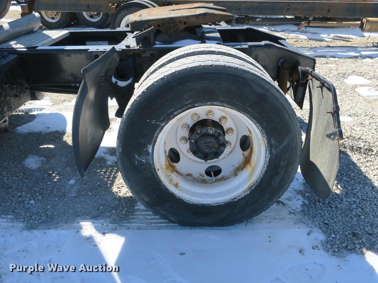 image for item DB8881 1999 International 9100 semi truck