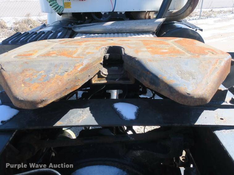 image for item DB8881 1999 International 9100 semi truck