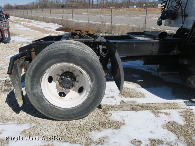 image for item DB8881 1999 International 9100 semi truck