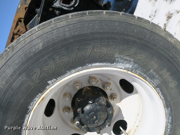 image for item DB8881 1999 International 9100 semi truck