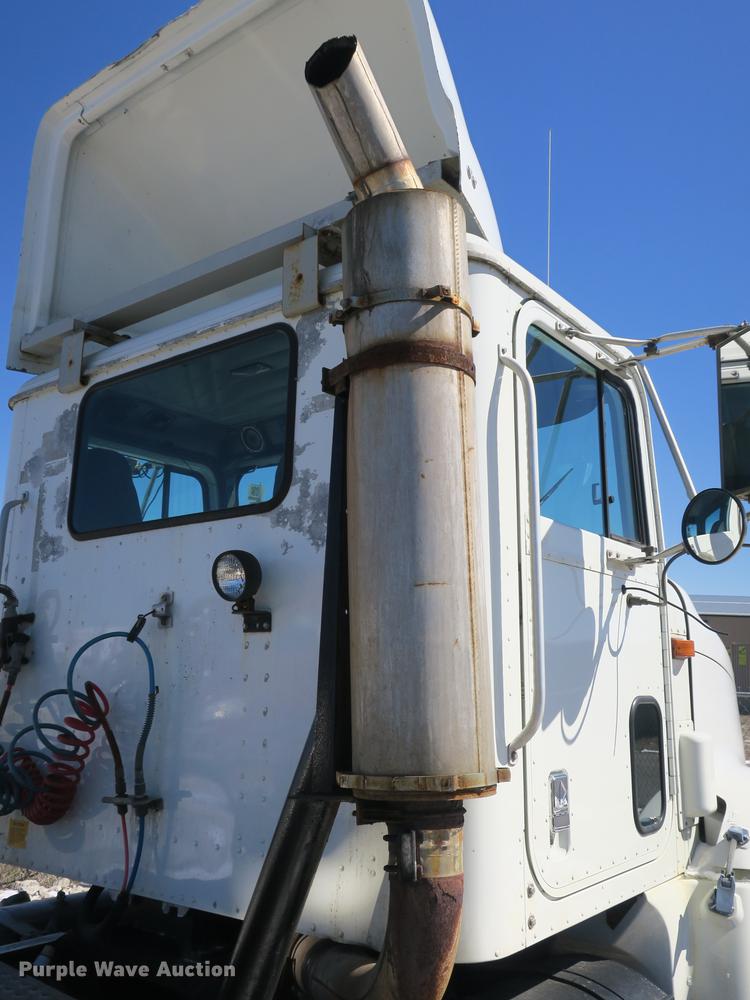 image for item DB8881 1999 International 9100 semi truck