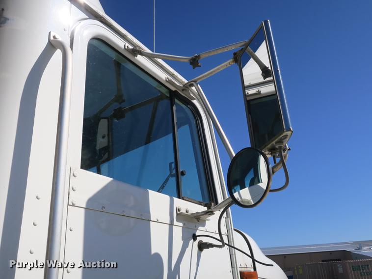 image for item DB8881 1999 International 9100 semi truck