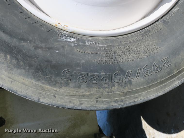 image for item DB8881 1999 International 9100 semi truck