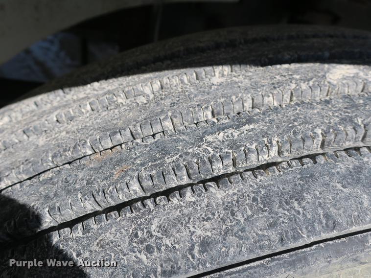 image for item DB8881 1999 International 9100 semi truck