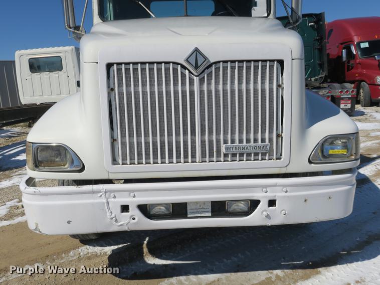 image for item DB8881 1999 International 9100 semi truck
