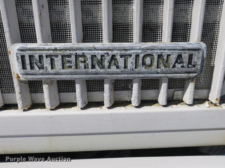 image for item DB8881 1999 International 9100 semi truck