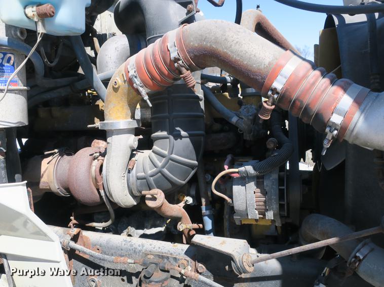 image for item DB8881 1999 International 9100 semi truck