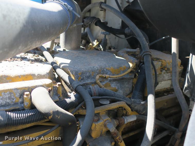 image for item DB8881 1999 International 9100 semi truck