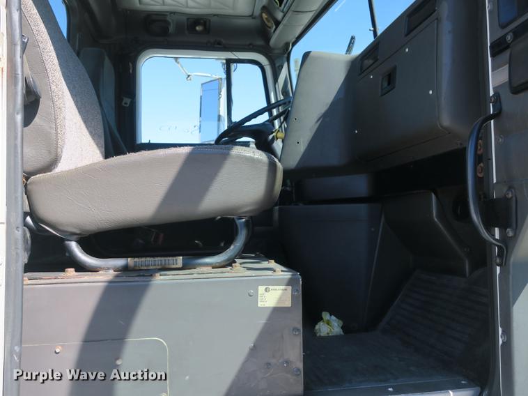 image for item DB8881 1999 International 9100 semi truck