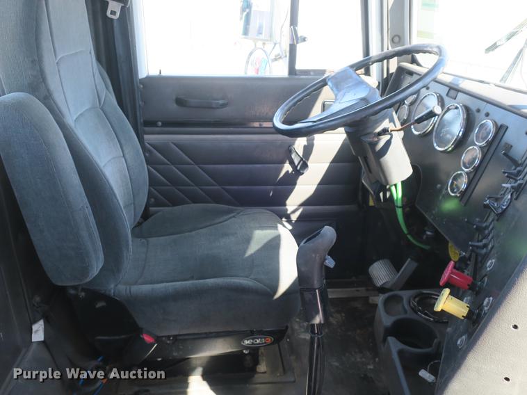 image for item DB8881 1999 International 9100 semi truck