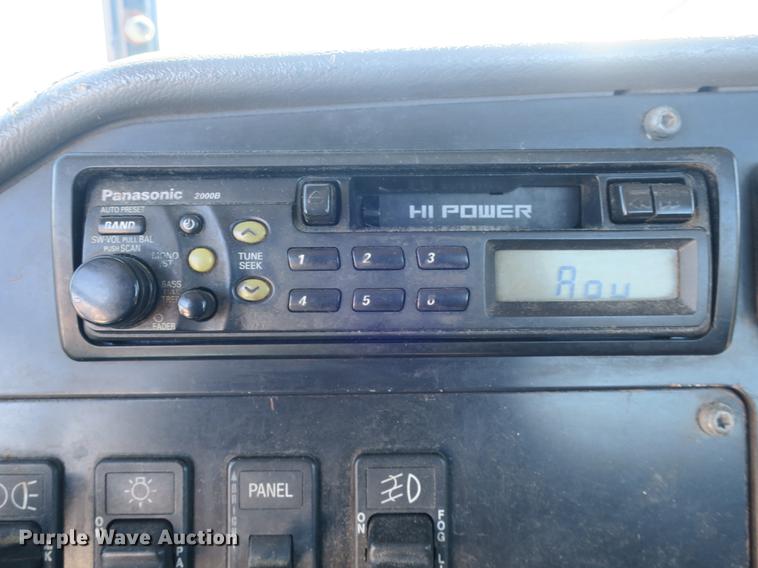 image for item DB8881 1999 International 9100 semi truck