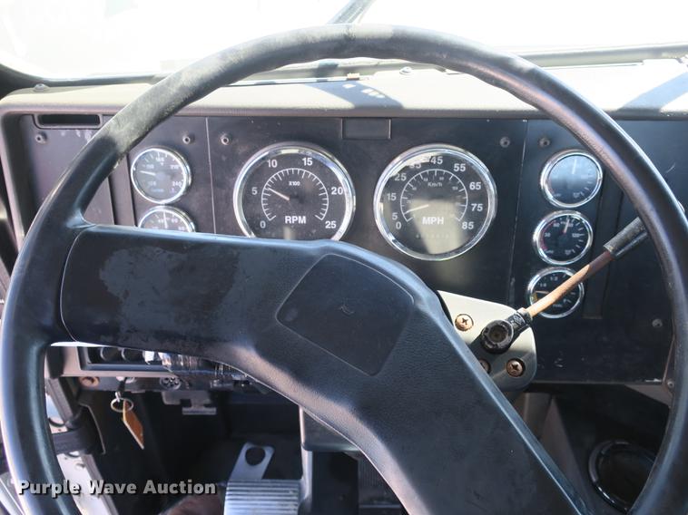 image for item DB8881 1999 International 9100 semi truck