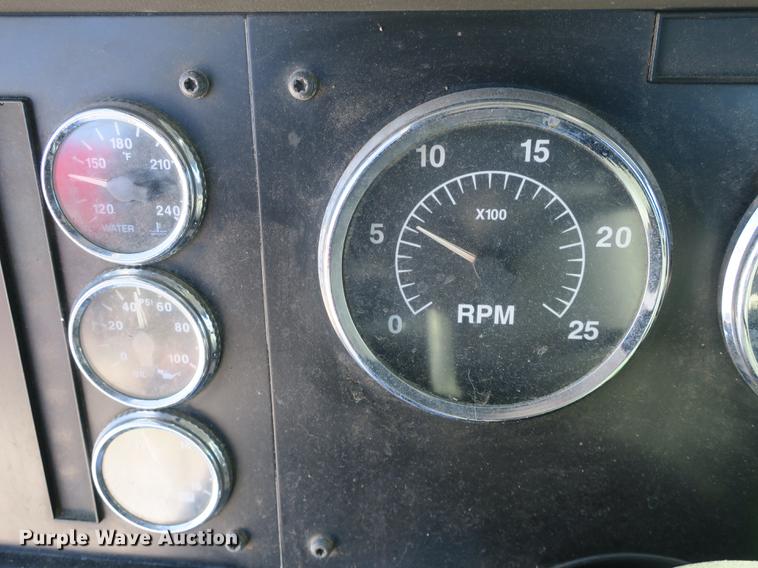 image for item DB8881 1999 International 9100 semi truck