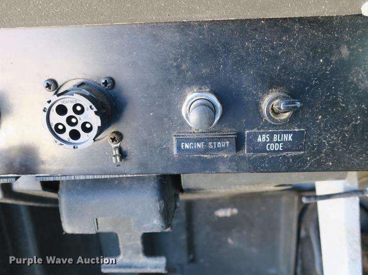 image for item DB8881 1999 International 9100 semi truck