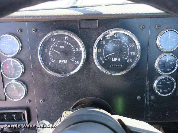 image for item DB8881 1999 International 9100 semi truck