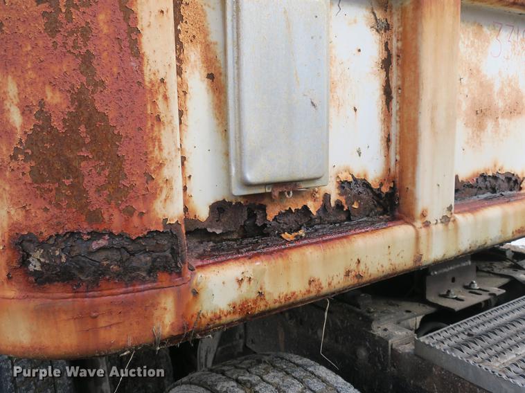 image for item DB8887 1993 Ledwell live bottom trailer