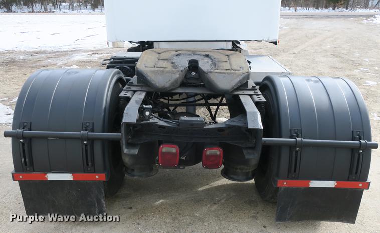 image for item DB8890 2005 Freightliner Business Class M2 semi truck