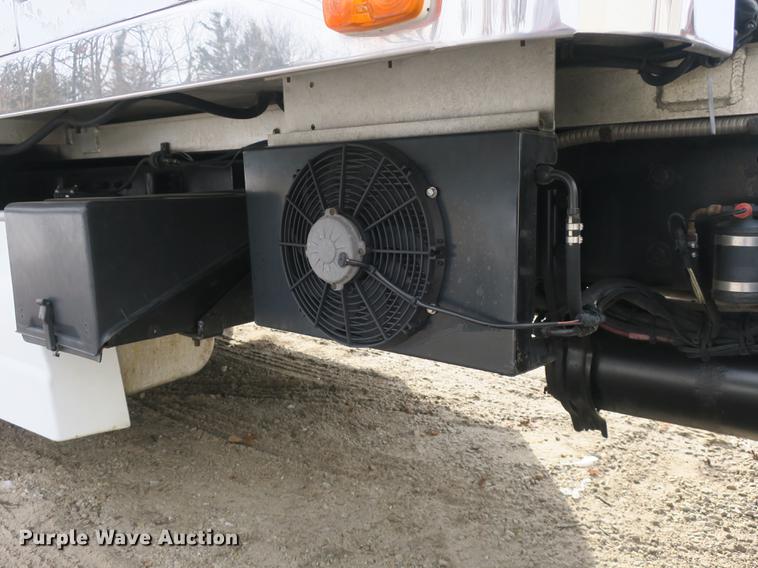 image for item DB8890 2005 Freightliner Business Class M2 semi truck