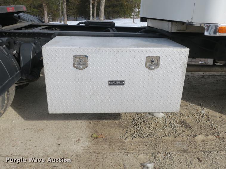 image for item DB8890 2005 Freightliner Business Class M2 semi truck