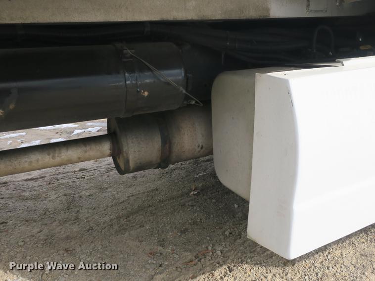 image for item DB8890 2005 Freightliner Business Class M2 semi truck