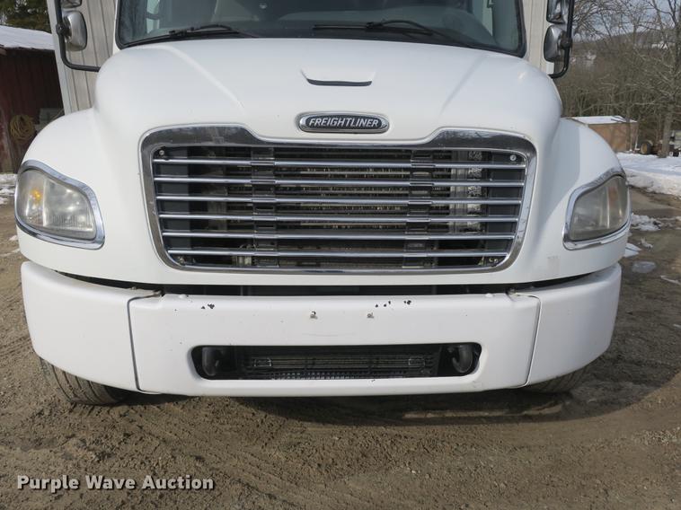 image for item DB8890 2005 Freightliner Business Class M2 semi truck