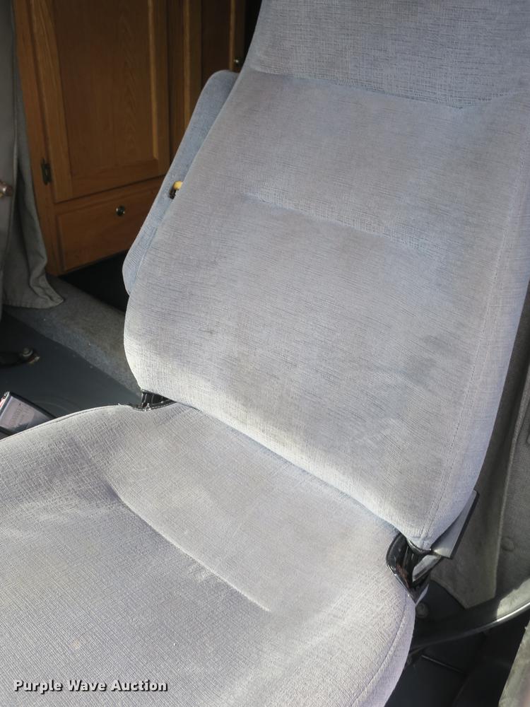 image for item DB8890 2005 Freightliner Business Class M2 semi truck